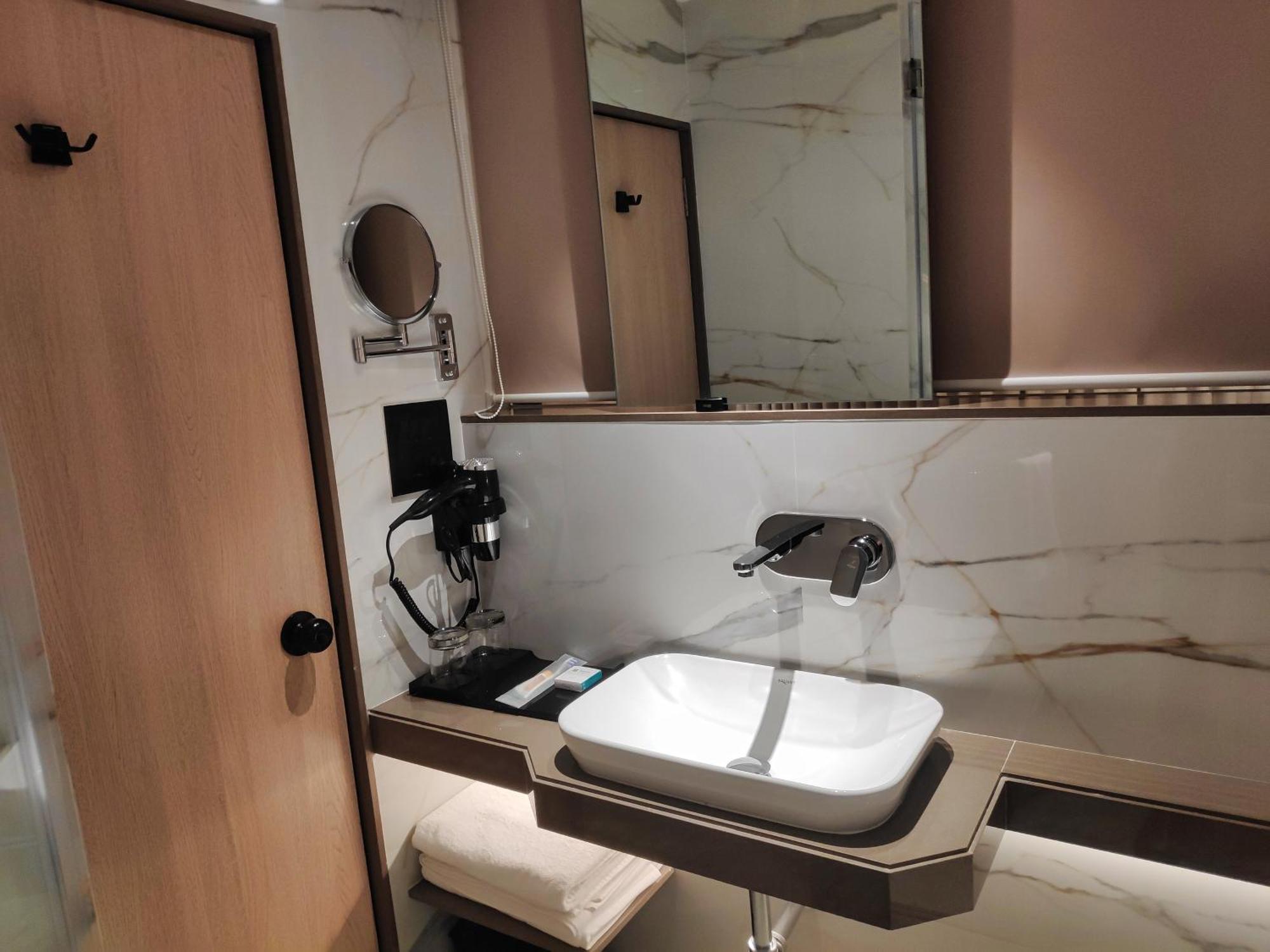 Maxxvalue Hotel Midc - Andheri Mumbai Eksteriør bilde